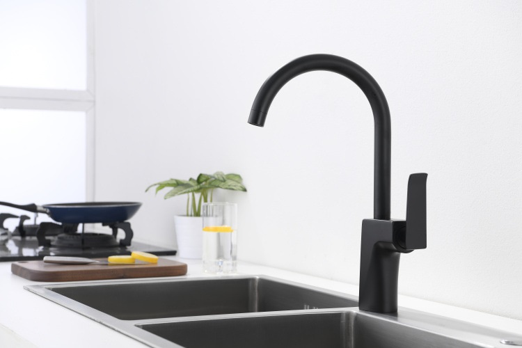 Square Arc Single Handle Hot and Cold Brass Kitchen Sink Mixer Tap Faucet